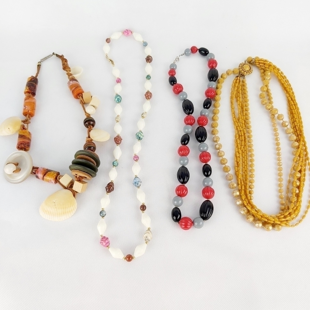 Lot Of 4 Vintage Necklaces